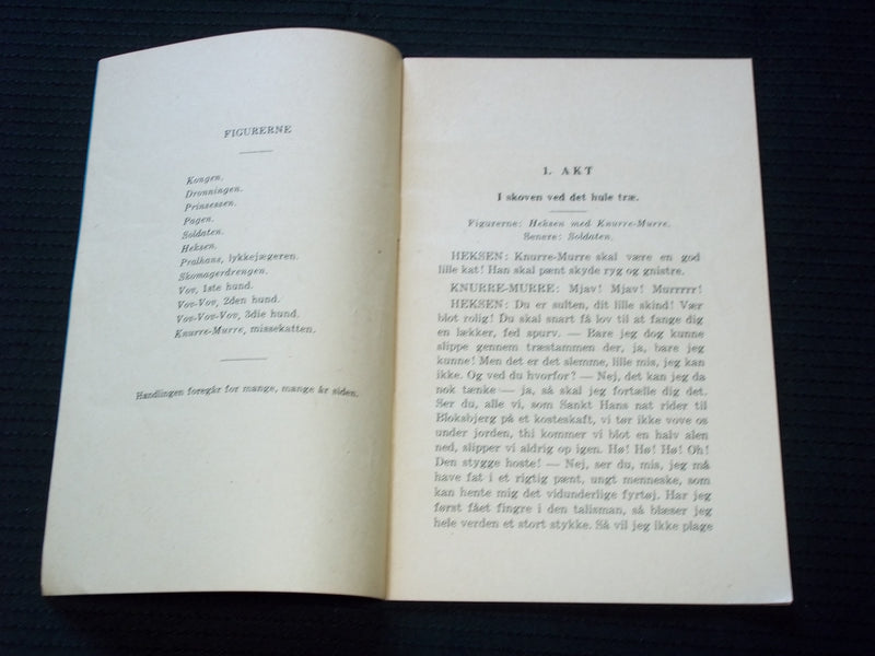 1948 FYRTOJET EVENTYRKOMEDIE SOFTCOVER BOOK BY VILHELM ERIKSEN - J 7177