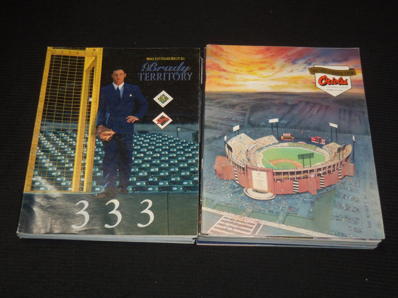 BALTIMORE ORIOLES BASEBALL PUBLICATIONS - 21 PIECES - O 3820