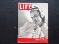 1943 DECEMBER 6 LIFE MAGAZINE - EARMUFFS IN FASHION - L 368