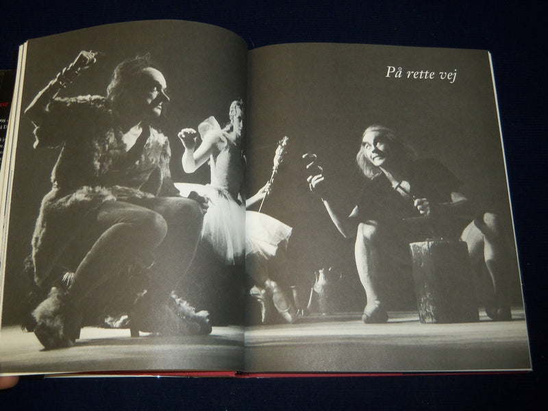 2001 AT DANSE MED SJAELEN BOOK BY MIA OKKELS - DANISH - GREAT PHOTOS - KD 5695