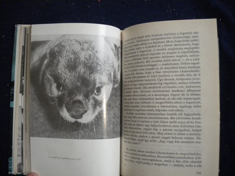1973 CSILLOGO VIZGYURUK HARDCOVER BOOK BY GAWIN MAXWELL - HUNGARIAN - KD 8086