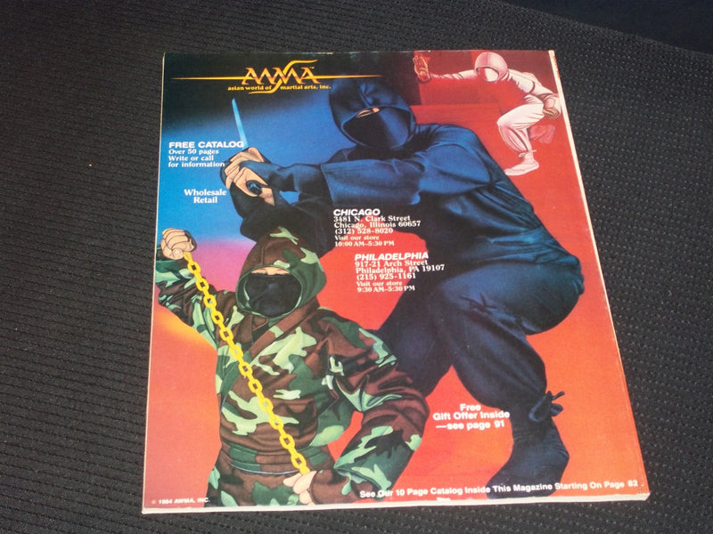 1984 AUGUST BLACK BELT MAGAZINE - NUNCHAKU OF BRUCE LEE FRONT COVER - E 7823