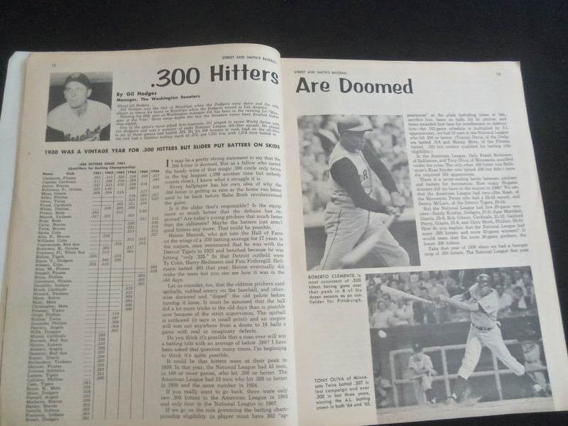 1967 STREET AND SMITH'S BASEBALL MAGAZINE - ANDY ETCHEBARREN COVER - J 7695