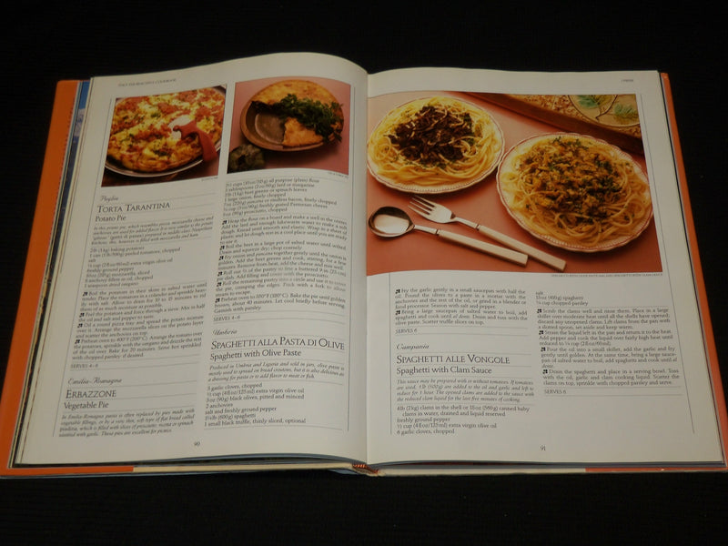 1991 ITALY THE BEAUTIFUL COOKBOOK - HARDCOVER - GREAT PHOTOS - R 719I