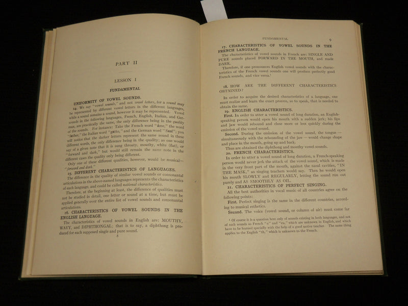 1910 FRENCH MUSICAL DISCTION HARDCOVER BOOK BY C. THURWANGER- KD 7344