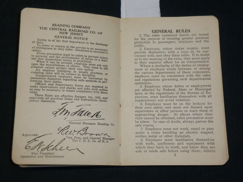 1935 READING CO. CENTRAL RAILROAD OF NEW JERSEY SAFETY RULES BOOK - J 5958
