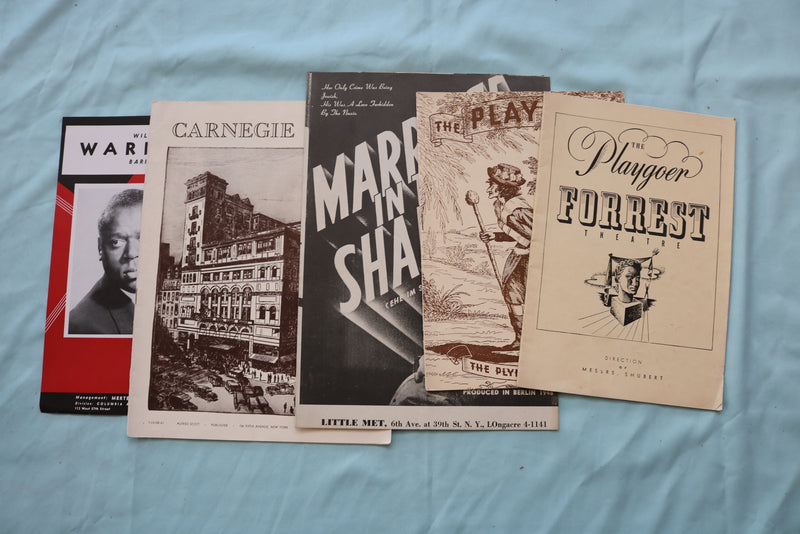 1940'S-1960'S MUSIC THEATRE PROGRAMS AND SOUVENIR BOOKS - LOT OF 51 - O 3720