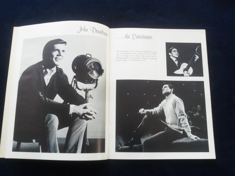1968 JOHN DAVIDSON PROGRAM AND POSTER - J 8385