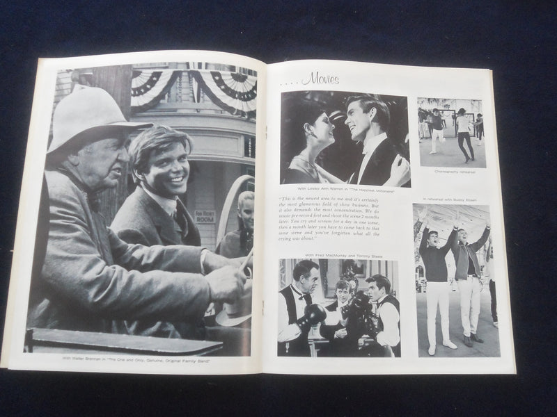 1968 JOHN DAVIDSON PROGRAM AND POSTER - J 8385