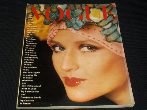 1974 APRIL VOGUE UK MAGAZINE - NICE FASHION FRONT COVER - E 5657