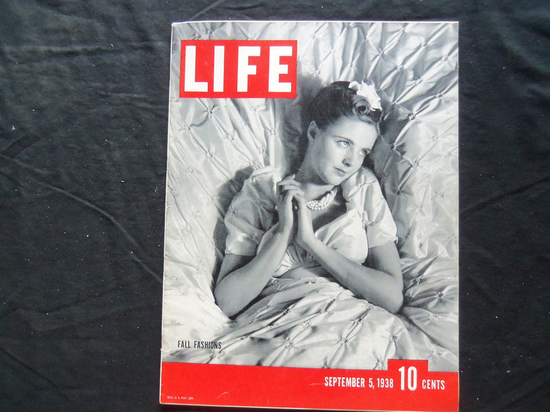 1938 SEPTEMBER 5 LIFE MAGAZINE - FALL FASHIONS - L 94