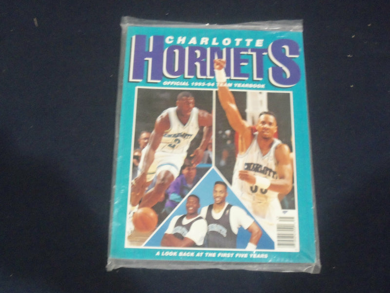 1993-1994 CHARLOTTE HORNETS YEARBOOK - ST 5346U
