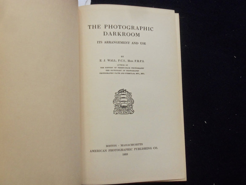 1933 THE PHOTOGRAPHIC DARKROOM HARDCOVER BOOK BY E.J. WALL - KD 8464