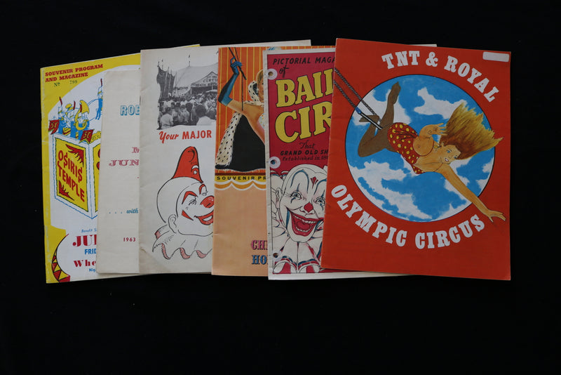 1930'S-1970'S CIRCUS PROGRAMS AND MAGAZINES - LOT OF 60 - O 3667