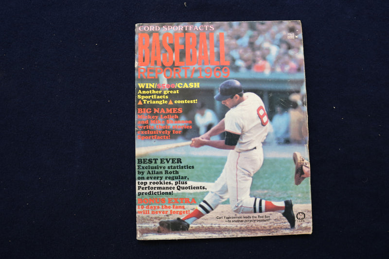 1969 CORD SPORTFACTS BASEBALL REPORT MAGAZINE - YASTRZEMSKI COVER - E 11913