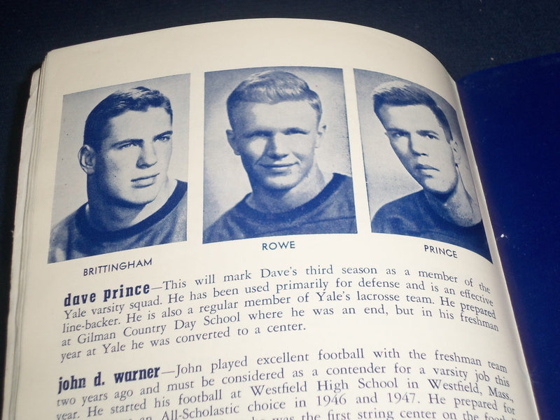 1951 YALE OFFICIAL GRIDIRON GUIDE - FOOTBALL PHOTOS - SCHEDULES - II 9534