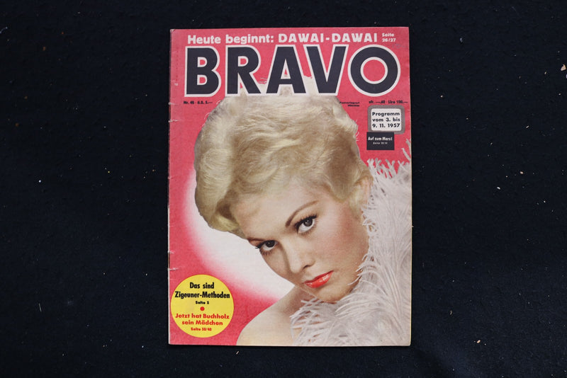 1957 NOVEMBER 9 BRAVO MAGAZINE - KIM NOVAK COVER - E 25835