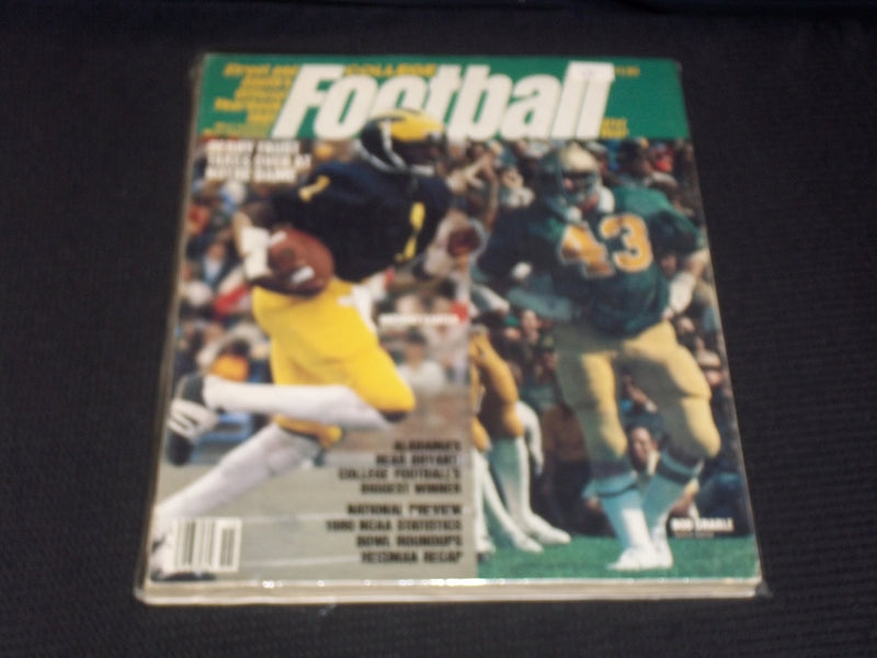 1981 STREET & SMITH'S COLLEGE FOOTBALL YEARBOOK MAGAZINE - CRABLE - E 3185