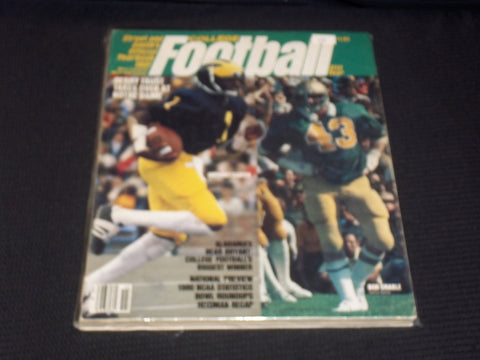1981 STREET & SMITH'S COLLEGE FOOTBALL YEARBOOK MAGAZINE - CRABLE - E 3185