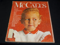 1962 DECEMBER MCCALL'S MAGAZINE - NICE FASHION FRONT COVER - E 5914