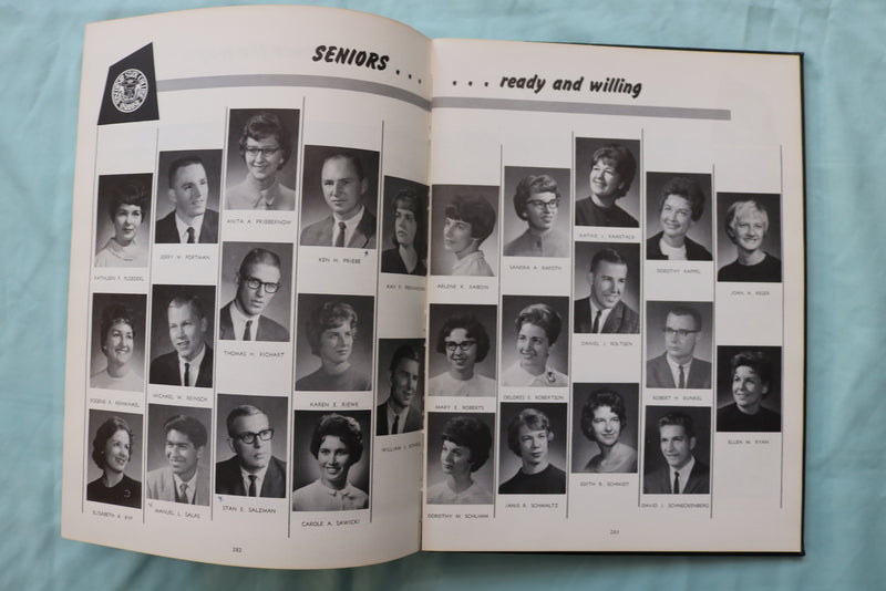 1964 QUIVER WISCONSIN STATE UNIVERSITY YEARBOOK - OSHKOSH, WISCONSIN - YB 3574