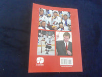 2002 GOLDEN GLORY MAGAZINE - A CELEBRATION OF CANADA'S OLYMPIC TRIUMPH - F 254N