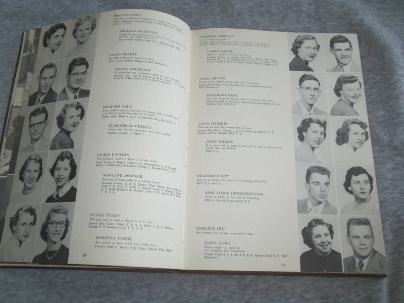 1952 EATONIAN EATON RAPIDS HIGH SCHOOL YEARBOOK - EATON RAPIDS, MI - YB 2574