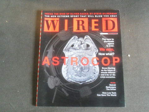 2002 APRIL WIRED MAGAZINE - ASTROCOP COVER - B 5339P