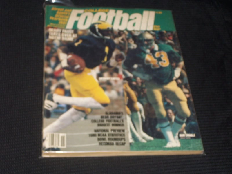 1981 STREET & SMITH'S COLLEGE FOOTBALL YEARBOOK MAGAZINE - CRABLE - E 3184