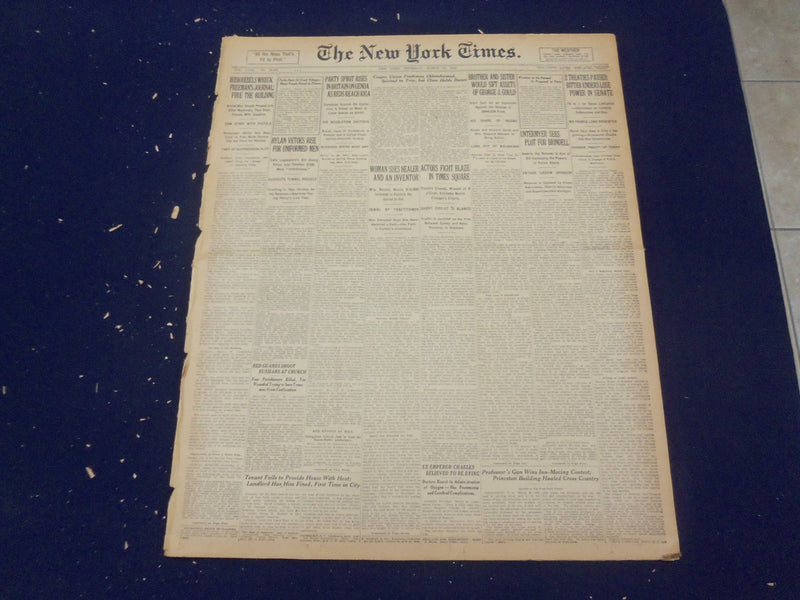 1922 MARCH 30 NEW YORK TIMES - ACTORS FIGHT BLAZE IN TIMES SQUARE - NT 8321