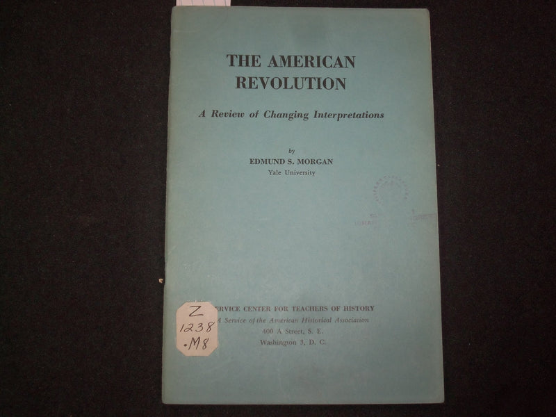 1958 THE AMERICAN REVOLUTION SOFTCOVER BOOK BY EDMUND S. MORGAN - J 9867