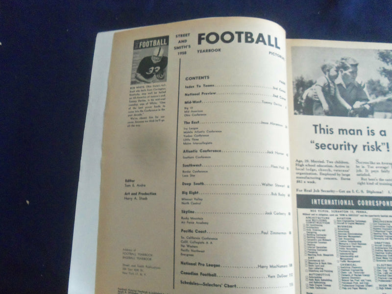 1958 STREET AND SMITH'S FOOTBALL MAGAZINE - BOB WHITE OF OHIO STATE - ST 659Y