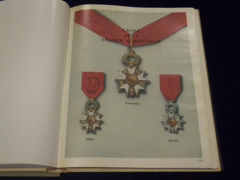 1956 DECORATIONS OFFICIELLES FRANCAISES FRENCH BOOK - NICE PRINTS - KD 3475