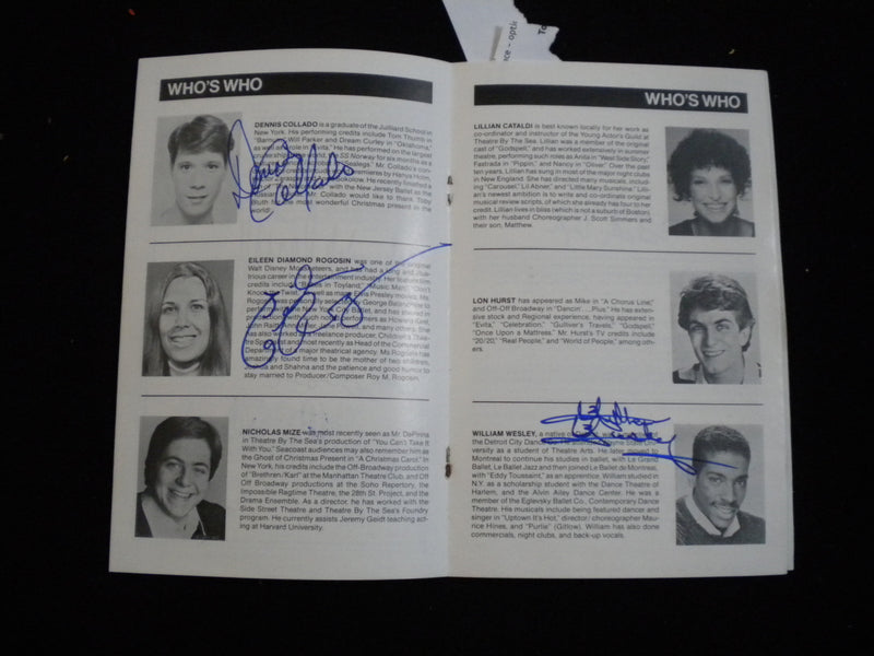 1985 PETER PAN THEATRE PROGRAM - NEHEMIAH PERSOFF + 13 OTHER SIGNATURES - J 8286