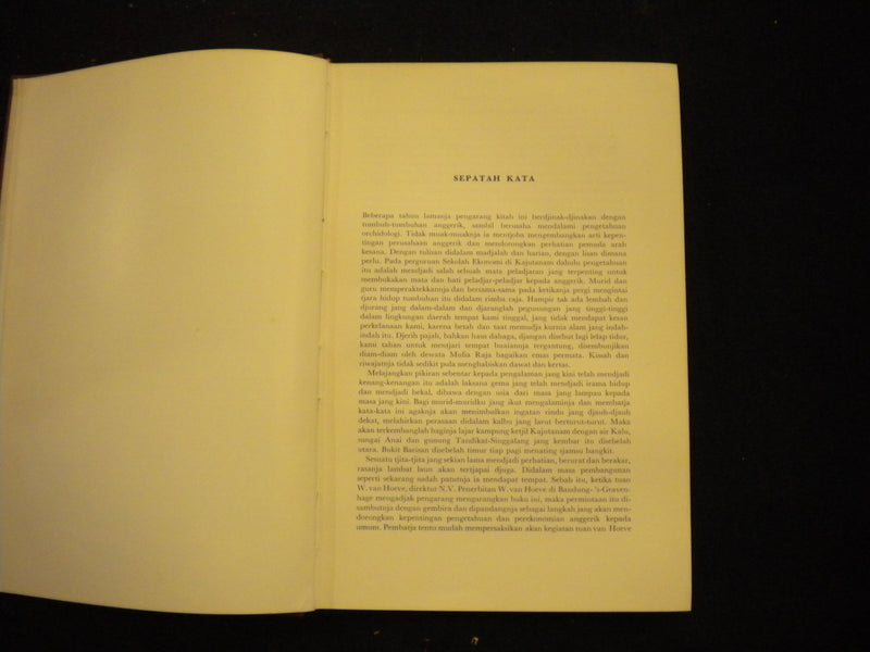 1953 BUNGA ANGGERIK HARDCOVER BOOK BY S.M. LATIF - INDONISIAN TEXT - KD 8134