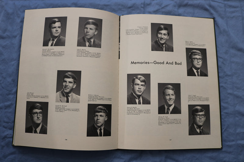1967 KNIGHT CAMPION JESUIT HIGH SCHOOL YEARBOOK - PRAIRIE DU CHIEN, WI - YB 3405