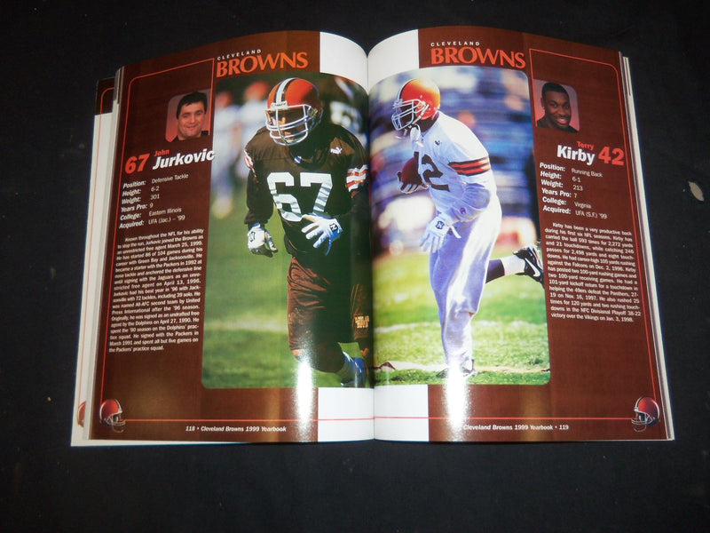 1999 CLEVELAND BROWNS OFFICIAL YEARBOOK - LOT OF 10 - O 2903