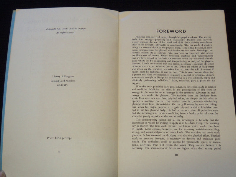 1961 HEALTH AND FITNESS IN THE MODERN WORLD BOOK - VIALA REGINA ELENA - KD 7913