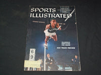 1958 FEBRUARY 24 SPORTS ILLUSTRATED MAGAZINE - VILLANOVA'S PHIL REAVIS - SP 8871