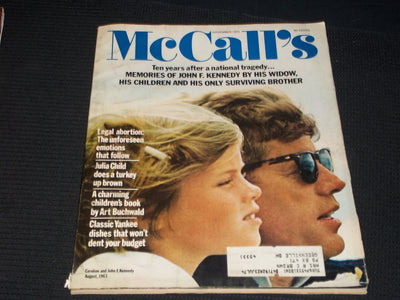 1973 NOVEMBER MCCALL'S MAGAZINE - JFK & CAROLINE FRONT COVER - E 677