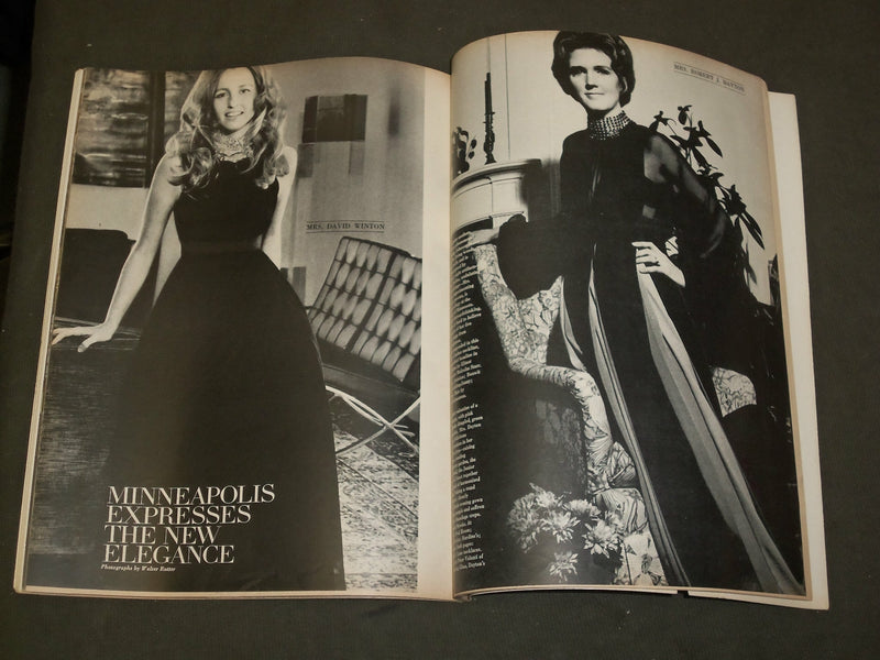 1971 MAY TOWN & COUNTRY MAGAZINE - MRS. JOHN C. MOORE III - B 5040