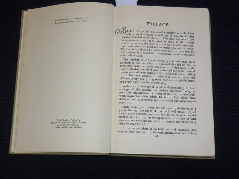 1959 MARY THOMAS'S DICTIONARY OF EMBROIDERY STITCHES BOOK - KD 4270C