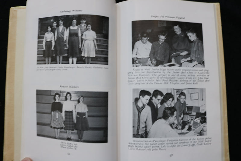 1961 WOLF JUNIOR HIGH SCHOOL YEARBOOK - EASTON, PENNSYLVANIA - YB 3497