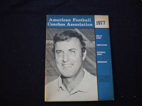 1977 AMERICAN FOOTBALL COACHES ASSOCATION MAGAZINE - BEN MARTIN - SP 3625V