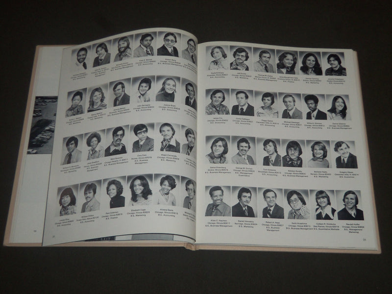 1976 THE CIRCLE UNIVERSITY OF ILLINOIS YEARBOOK - NICE PHOTOS - YB 971