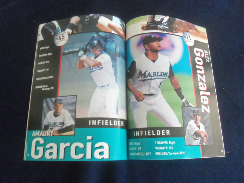2000 FLORIDA MARLINS YEARBOOK - ST 7099