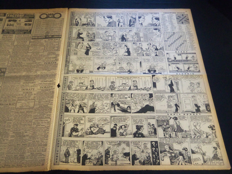 1941 AUGUST 18 CLEVELAND NEWS NEWSPAPER - FIRES AND BLAST RIP NY HARBOR- NT 7412