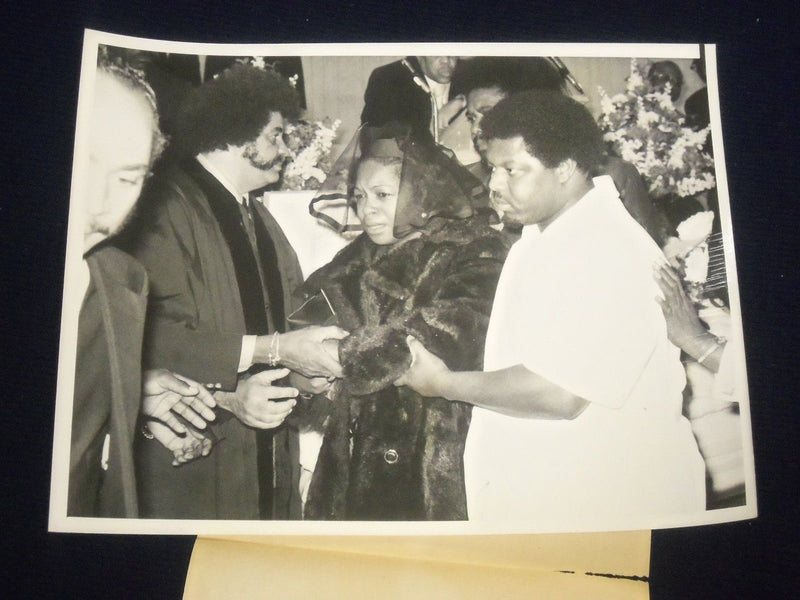 1976 NOVEMBER 30 RANDOLPH EVANS FUNERAL PRESS PHOTOS LOT OF 2 - J 1782