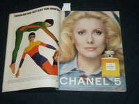 1975 OCTOBER GLAMOUR MAGAZINE - BEVERLY JOHNSON COVER - FASHION - J 5557