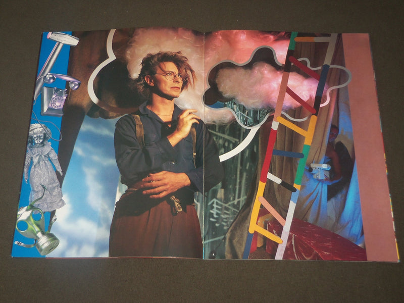 1987 DAVID BOWIE TOUR PROGRAM - THE GLASS SPIDER TOUR - GREAT PHOTOS - J 3429